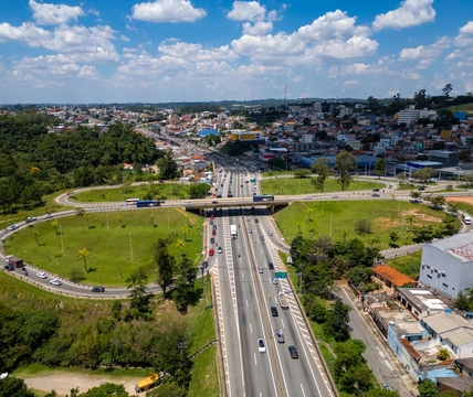 Visão aérea da ligação entre Cotia e Embu das Artes